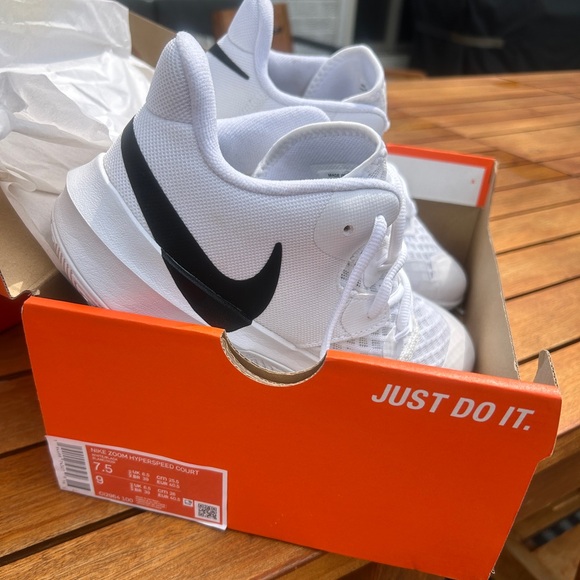 New Nike Zoom Hyper Speed Court Shoes. Women’s size 9, Men’s 7.5 - Picture 1 of 4